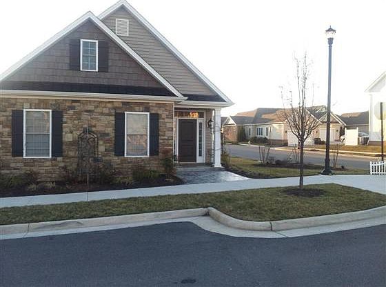 1st image of 527 Capstone Dr