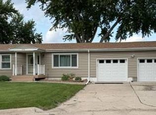 404 Pheasant Dr, Aurora, NE 68818