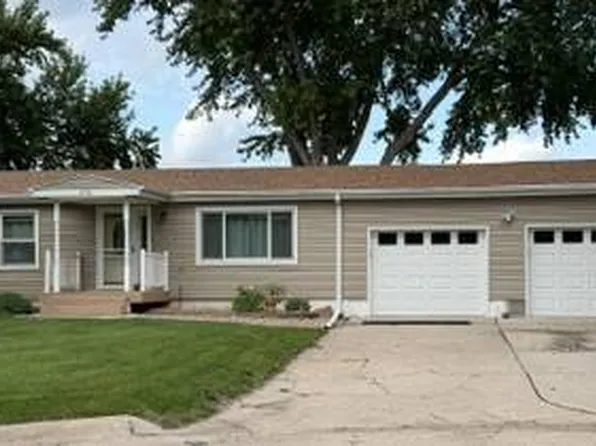 404 Pheasant Dr, Aurora, NE 68818
