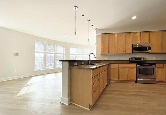 3rd image of 26 New Derby St #2C