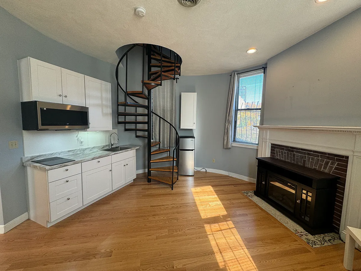 Building Photo - 100 Riverway #C