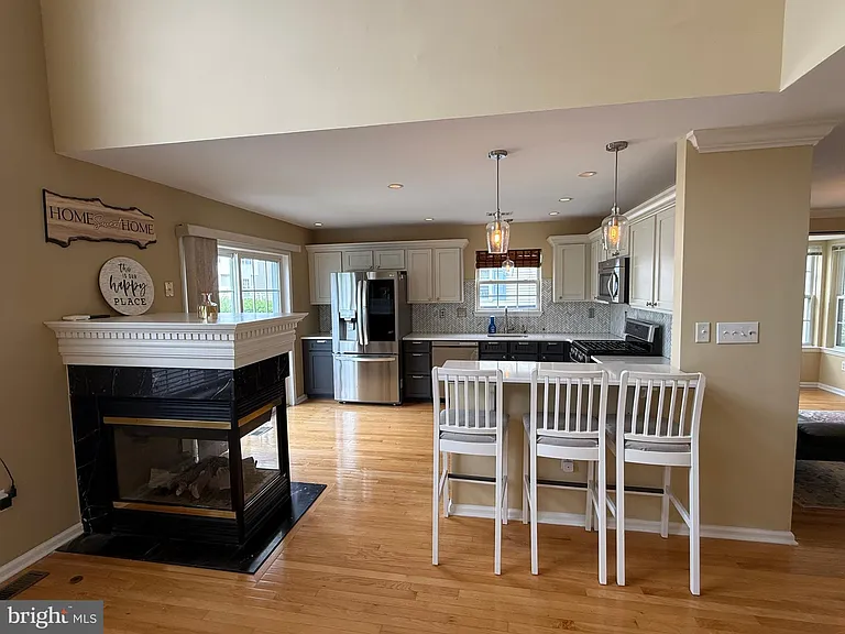 233 Fountayne Ln — Photo 10
