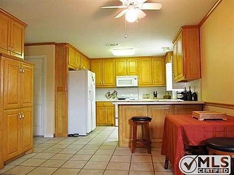 4th image of 708 W Park Dr