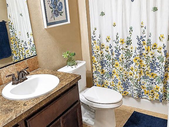 Guest Full Bath.