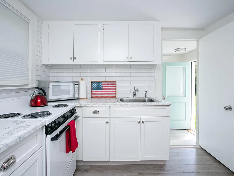 113 Aquidneck Ave — Photo 10