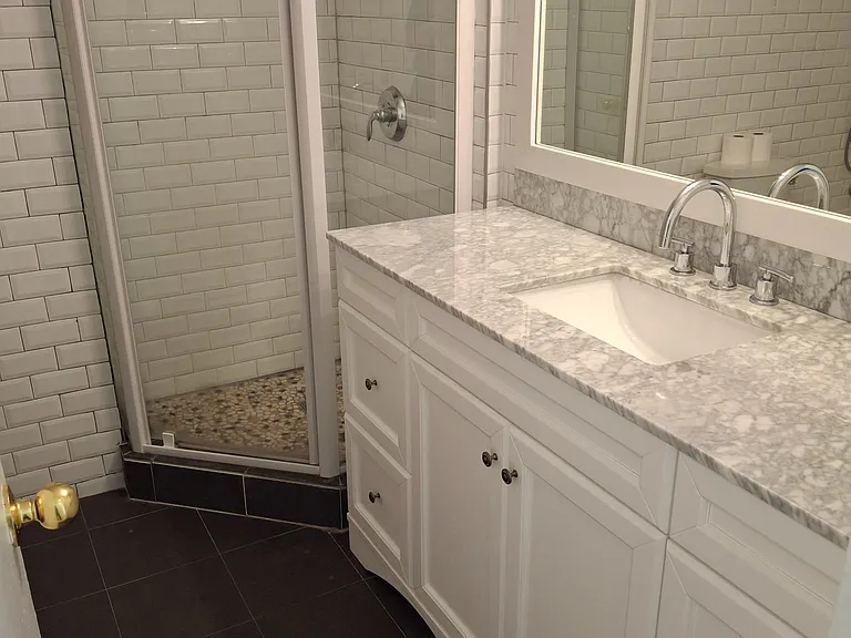 1055 River Rd — Photo 3