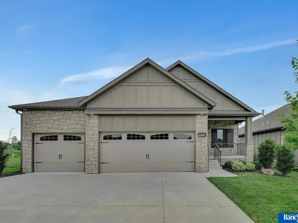 9939 Edgewater Ln, Lincoln, NE 68527