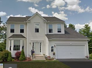 17 Snowy Owl Ln, Worcester, MA 01605