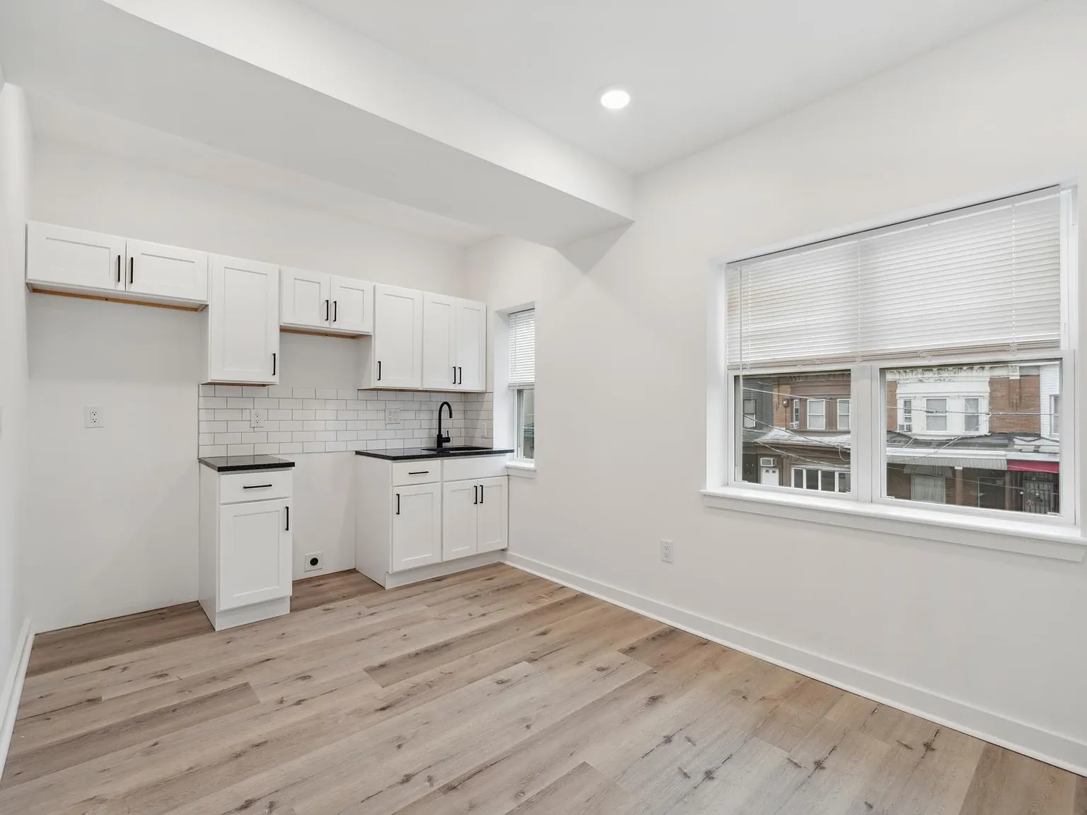 3458 Frankford Ave — Photo 2