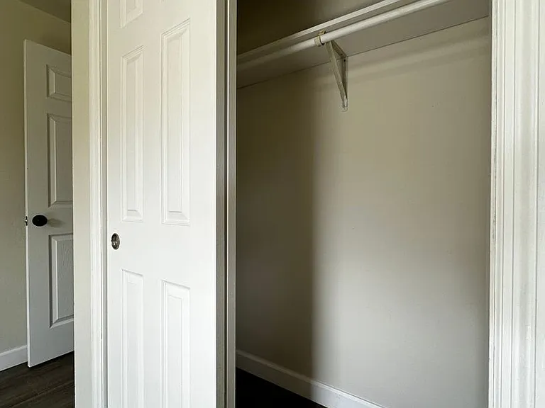 2746 Nicolet Dr — Photo 23