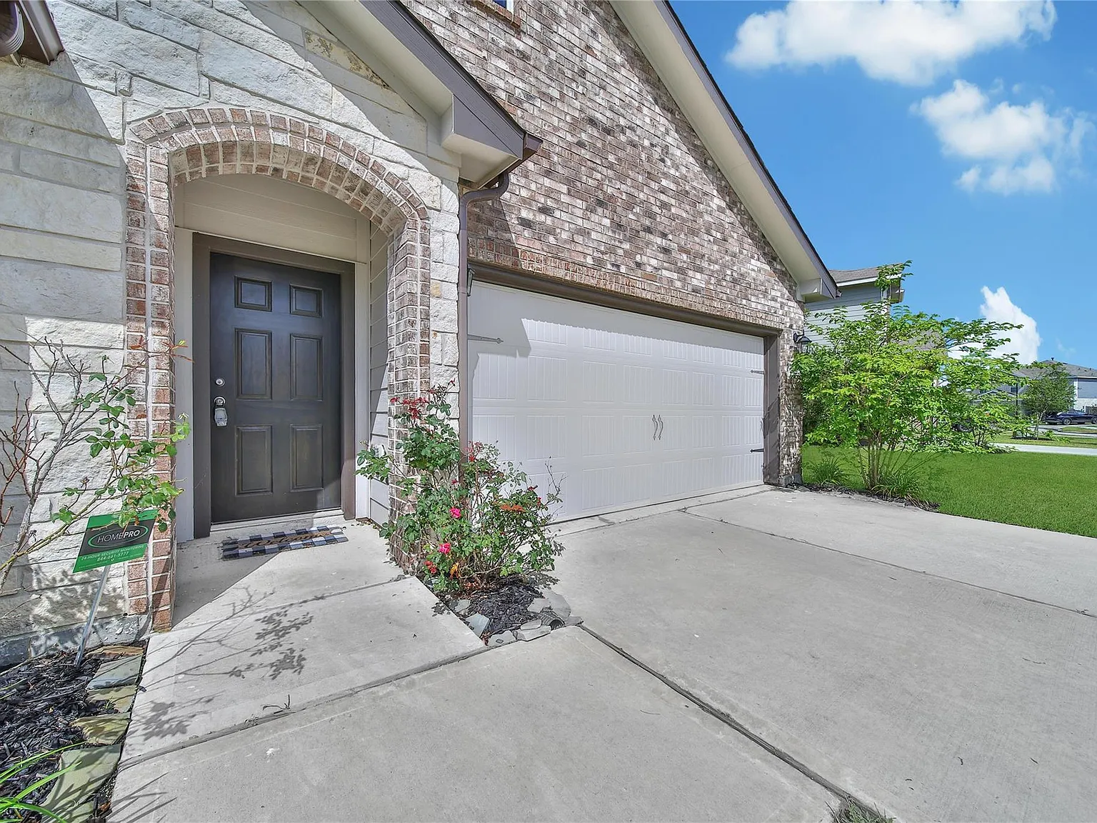 3 bed, 2.0 bath, 1810 sqft, $2,100 — Photo 2