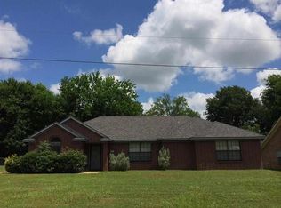 303 Monterrey Ln, White Oak, TX 75693