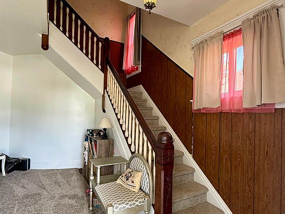 3rd image of 194 Olive St