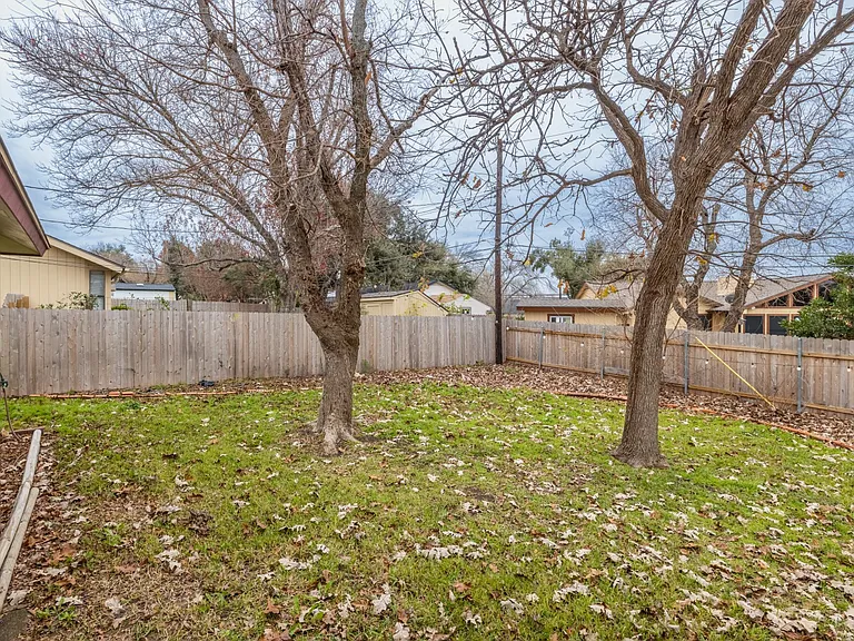 2202 Oxford Blvd — Photo 49