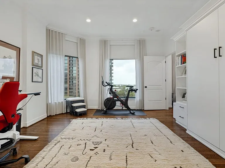 2828 Hood St #801 — Photo 16