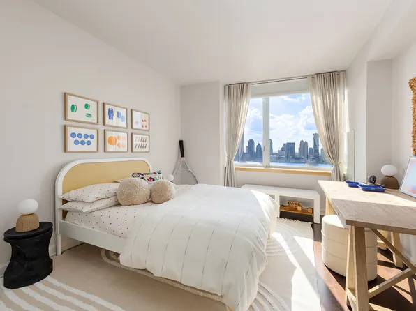 20 River Terrace image 9 of 26