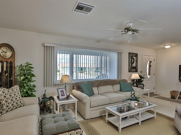 4th image of 628 La Jolla Ave