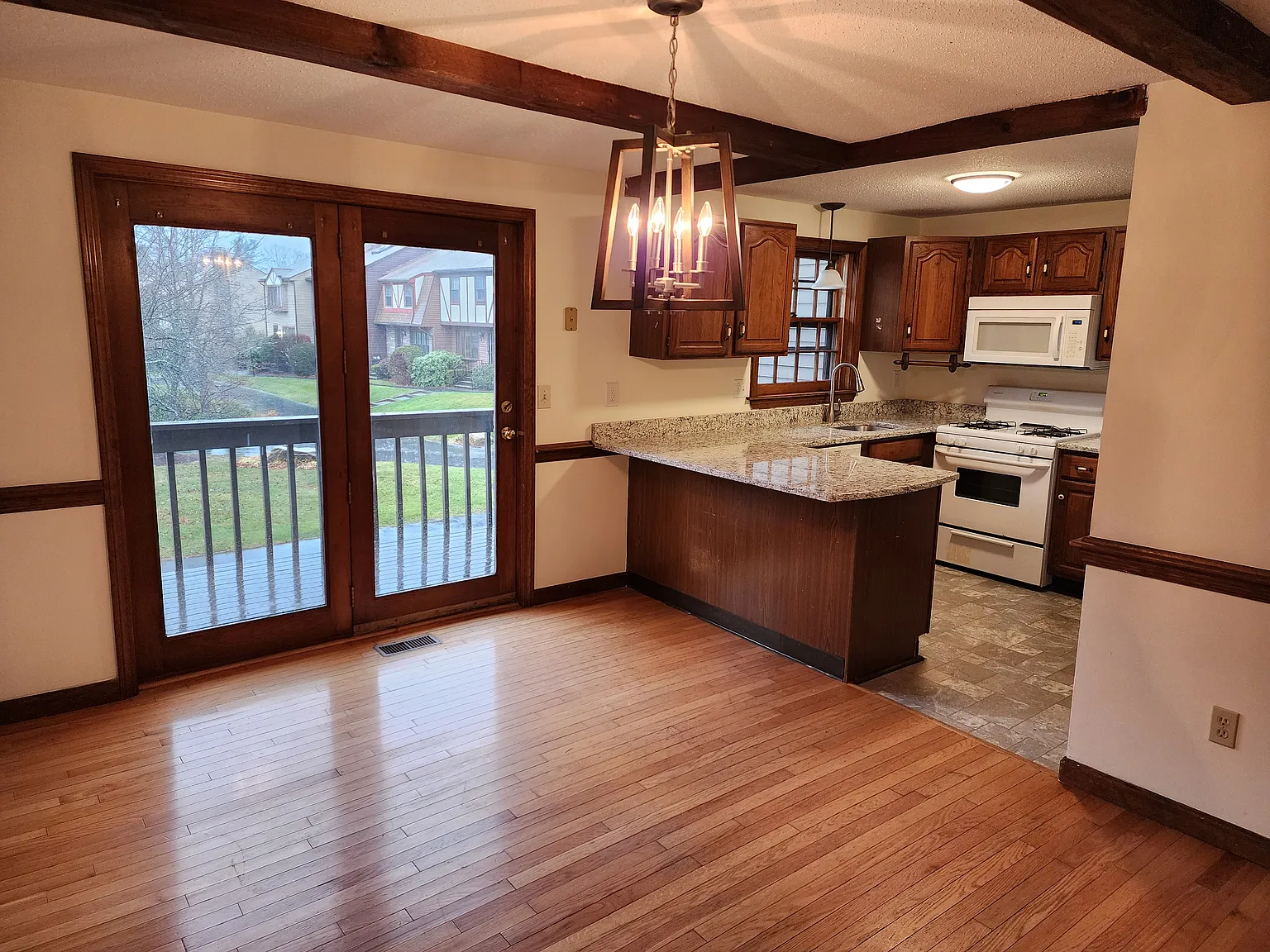 2 bed, 1.5 bath, 1392 sqft, $2,900 — Photo 4