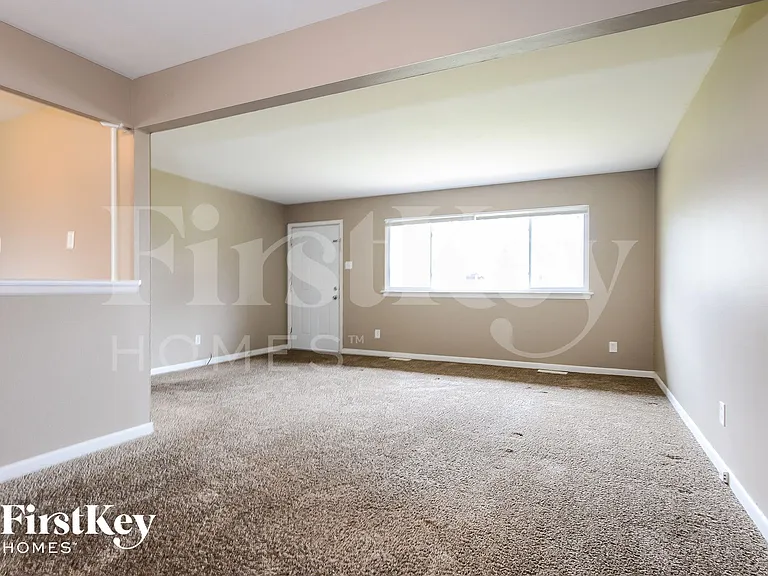 825 Manresa Ln — Photo 4