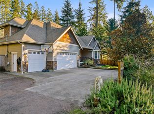 9555 NE Lovgreen Rd, Bainbridge Island, WA 98110