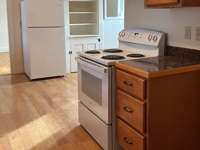 14-16 Maple St #2 — Photo 3