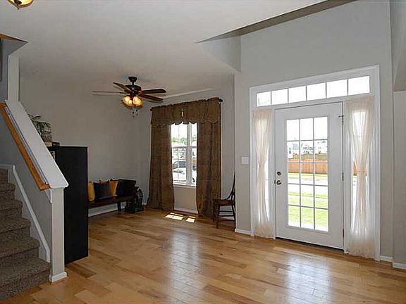 4th image of 842 Dawson Cir