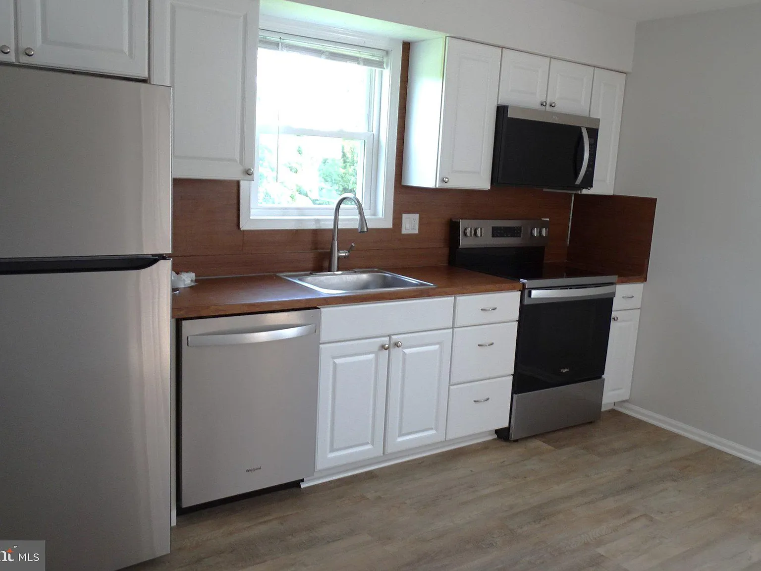 2 bed, 1.0 bath, 2046 sqft, $2,250 — Photo 4