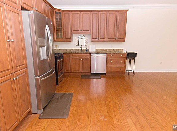 3rd image of 5 Tenakill Park Dr #121-1W