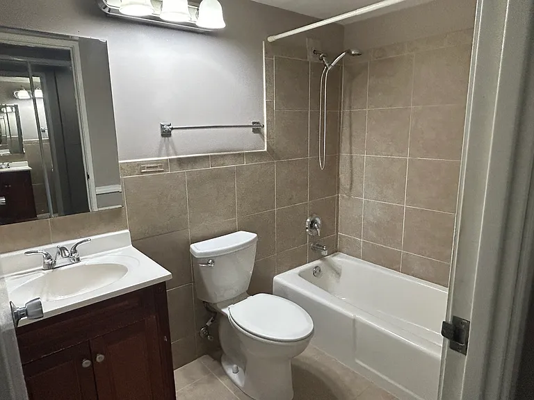 5S070 Pebblewood Ln #G11 — Photo 11