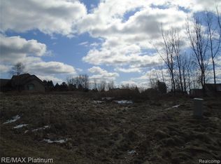 1100 Thorn Ridge Dr, Howell, MI 48843