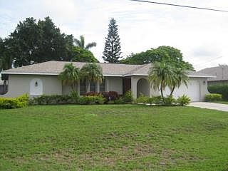 1st image of 821 SW 52nd St