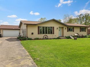 W5159 Strawberry Hill Rd, Burlington, WI 53121