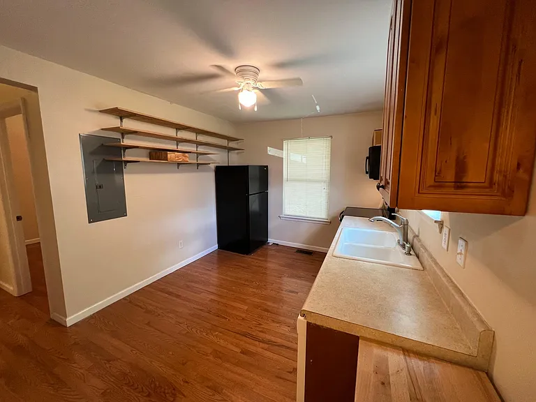 763 Lynwood Ave #B — Photo 19