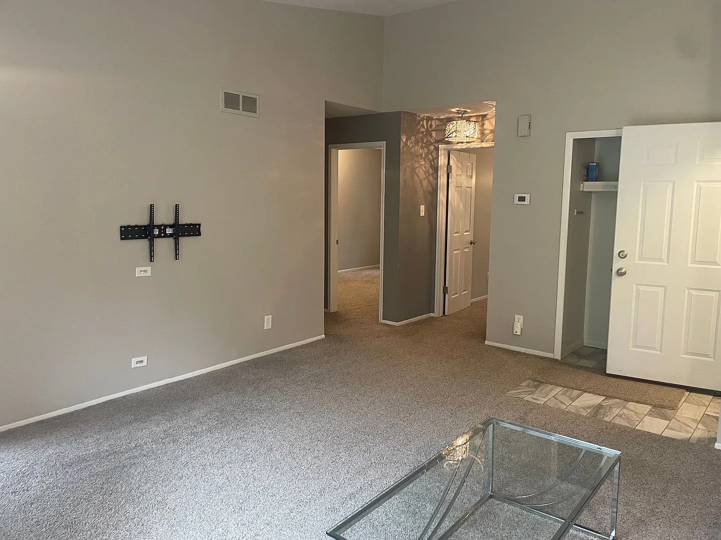 Chapel Hill Condo, 2 bedrooms, 1 bathroom, extra storage, washer/dryer, balcony, updated kitchen — Photo 2