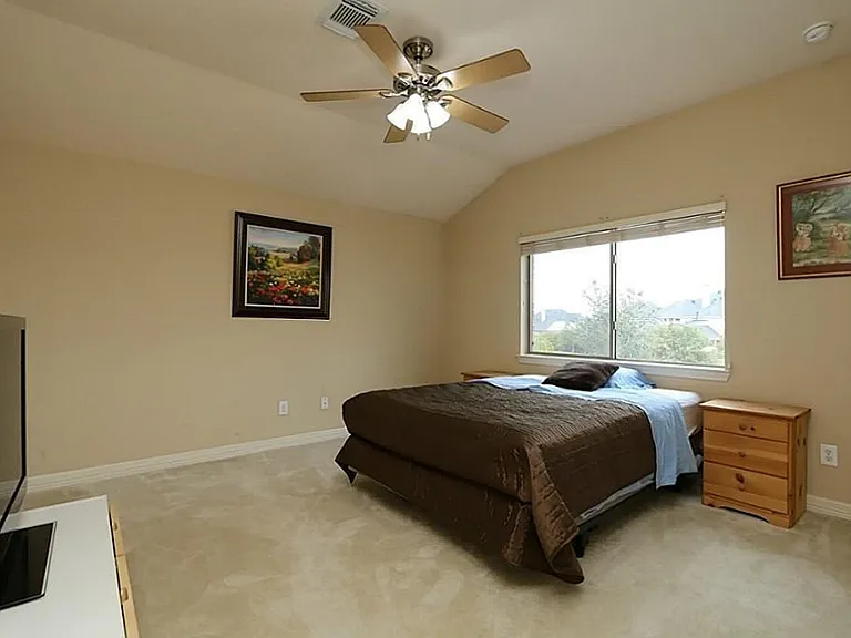 7610 Hampton Bay Ln — Photo 8