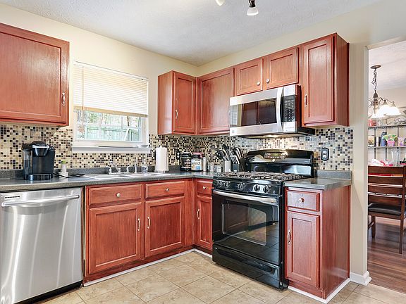 5th image of 1076 River Plantation Dr