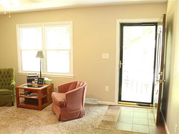 4th image of 108 SW Gladstone Dr