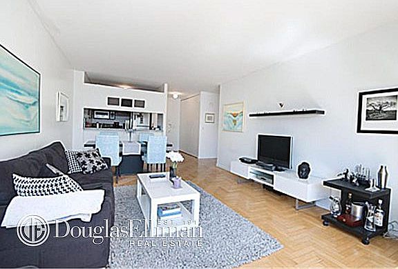 3rd image of 201 W 72nd St APT 8B