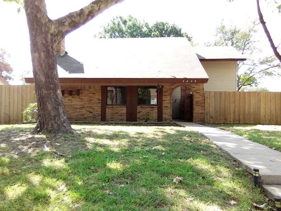 1st image of 2604 Oak Grove Dr