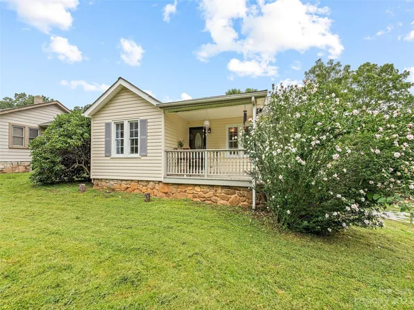 120 Caring Place Loop, Clyde, NC 28721