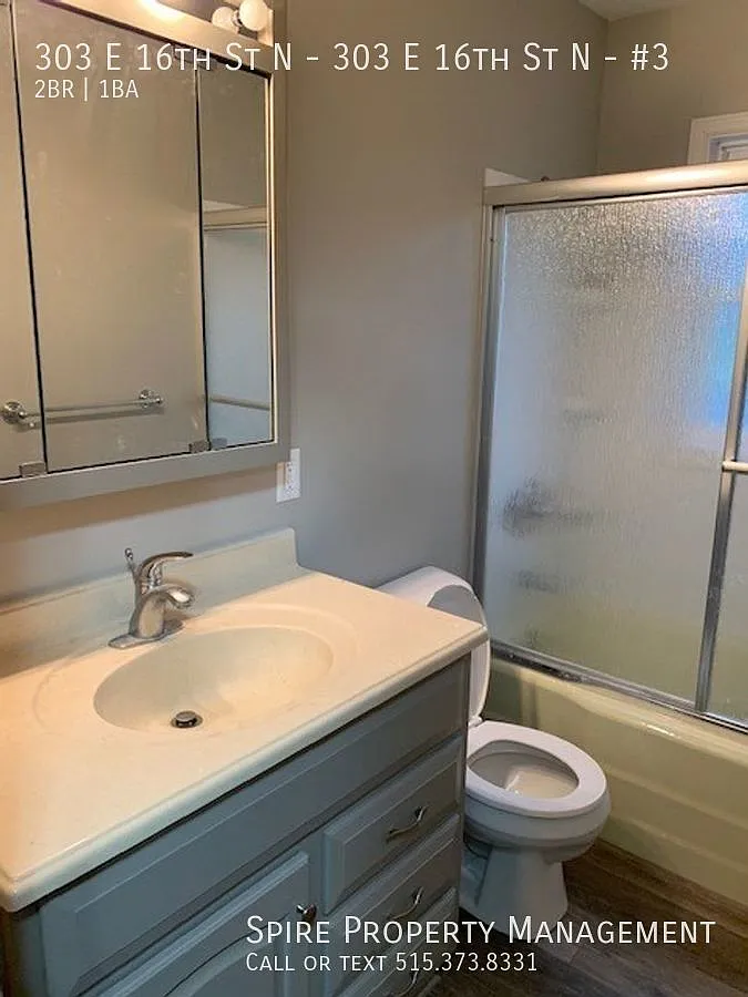 large 2br apartment in quiet Newton neighborhood — Photo 3