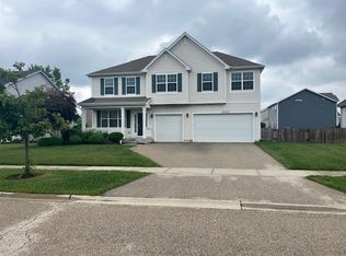 2011 Mayfair Dr, Island Lake, IL 60042