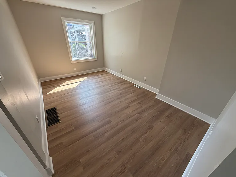 723 Main St #1 — Photo 4