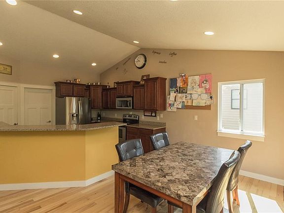 4th image of 231 E Southside Dr