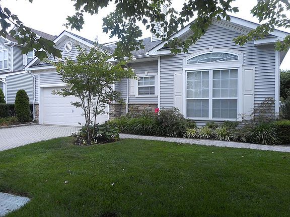 3rd image of 173A Hamlet Dr