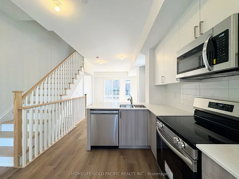 5 Spruce Pines Cres — Photo 8