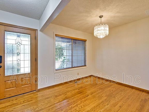 4th image of 854 Laburnum Dr