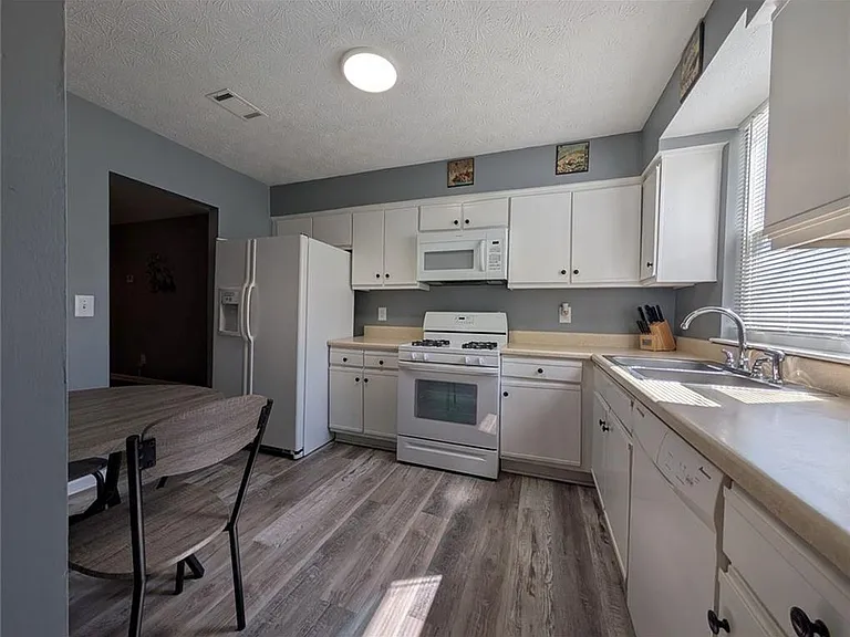 2470 Corner Shoals Dr — Photo 7