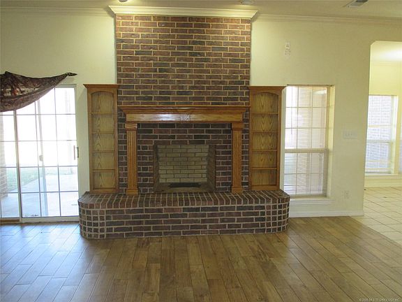 3rd image of 688 Sunshine Ln