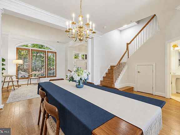 5th image of 718 Ridgemont Ave